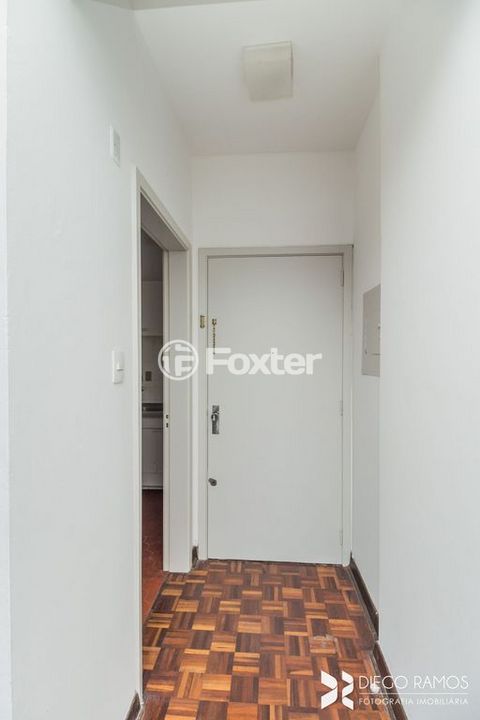 Image 19 - 895375