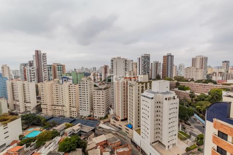 Image 17 - 895457