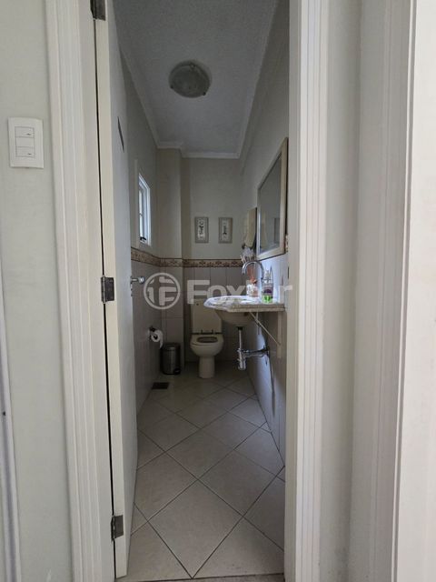Image 8 - 895486