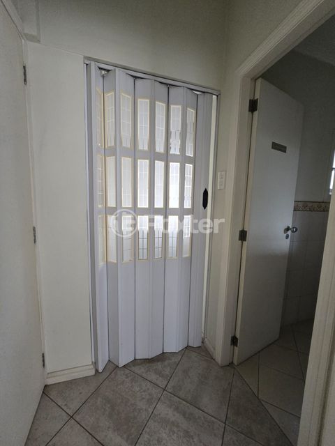 Image 9 - 895486