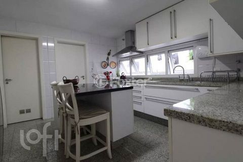 Image 10 - 895502