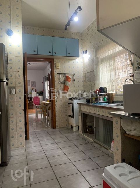 Image 13 - 895525
