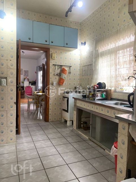 Image 11 - 895525