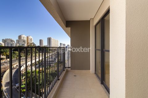 Image 8 - 895526