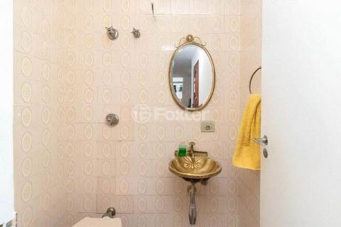 Image 8 - 895551