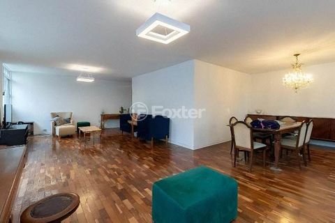 Image 4 - 895551