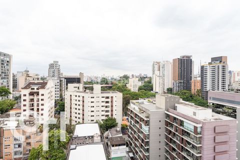 Image 6 - 895558