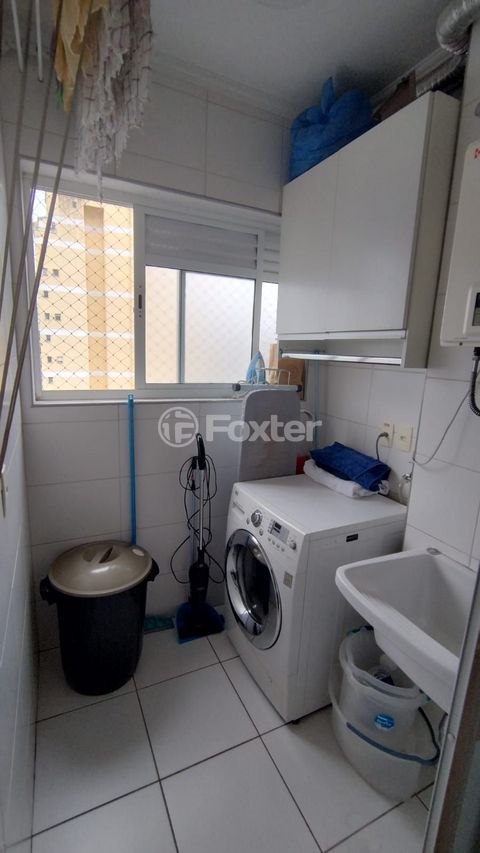 Image 7 - 895602