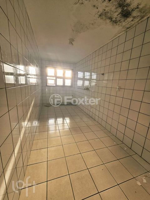 Image 1 - 895614