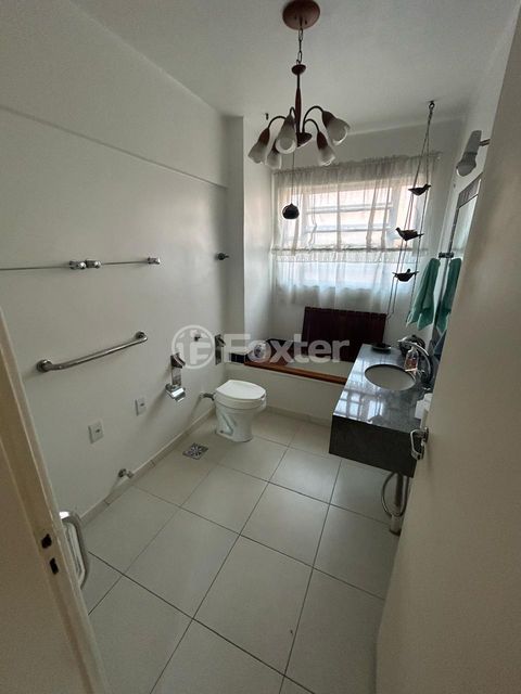 Image 7 - 895616