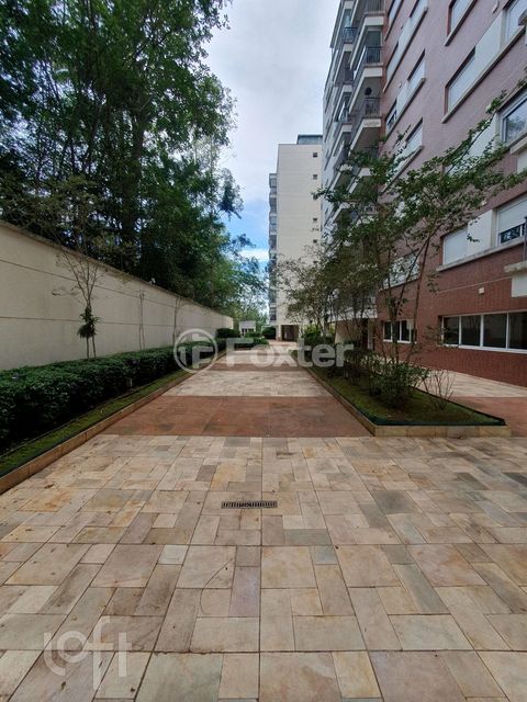 Image 16 - 895660