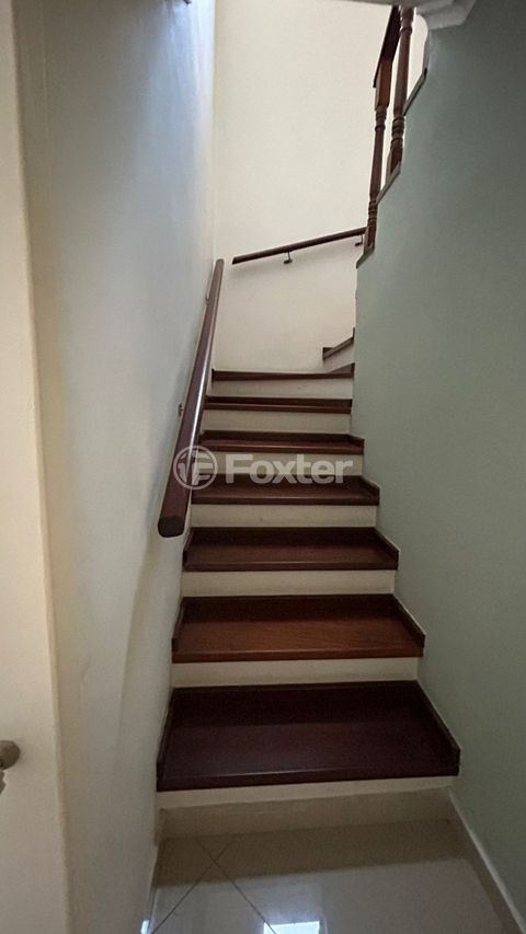 Image 10 - 895674
