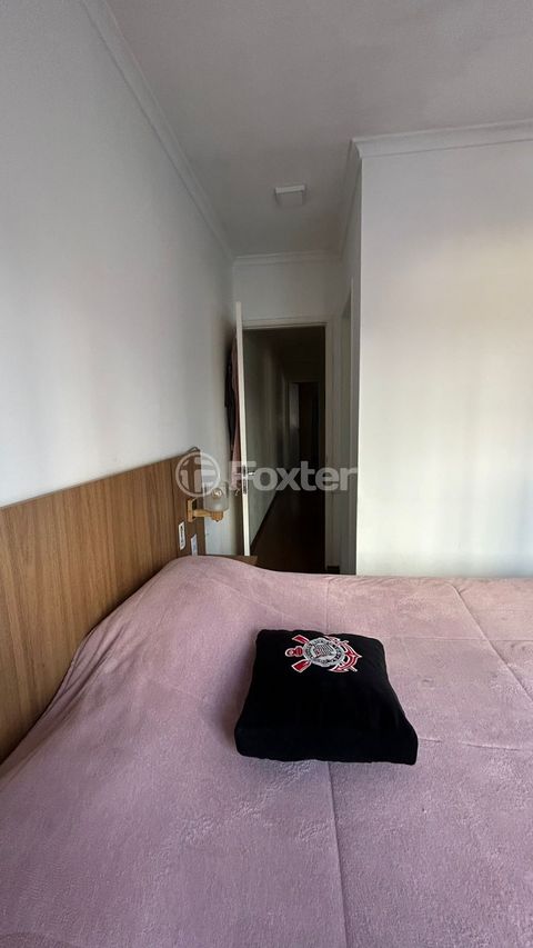 Image 8 - 895674