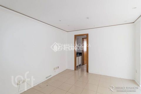 Image 1 - 895679
