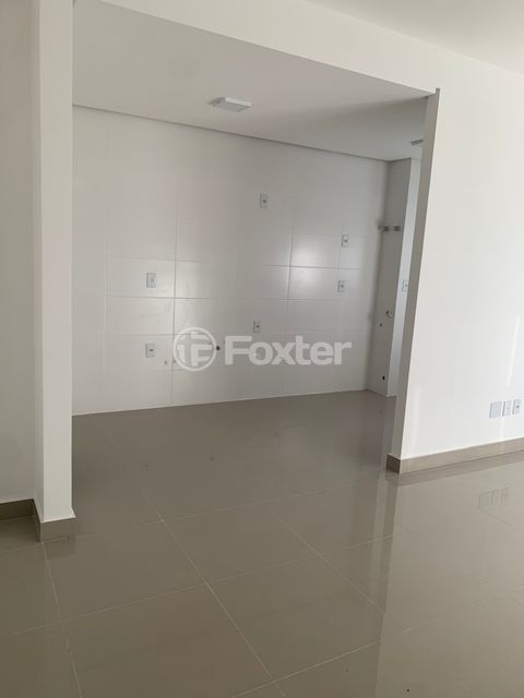 Image 2 - 895681