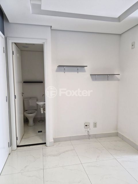 Image 3 - 895685
