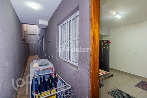 Image 8 - 895695