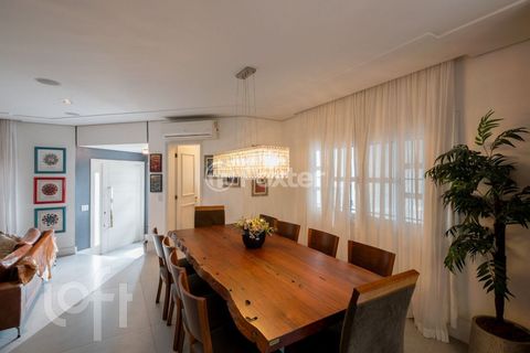 Image 6 - 895709