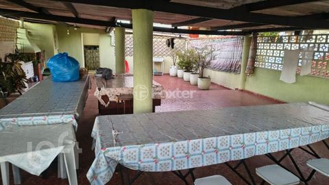 Image 19 - 895710