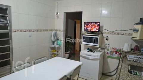 Image 9 - 895710