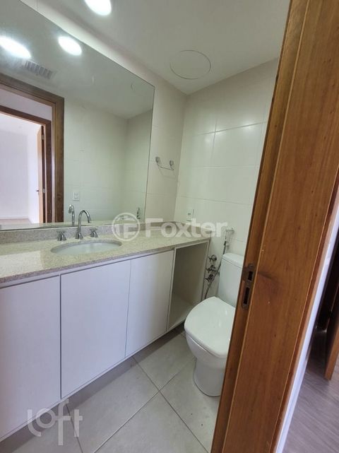 Image 7 - 895712