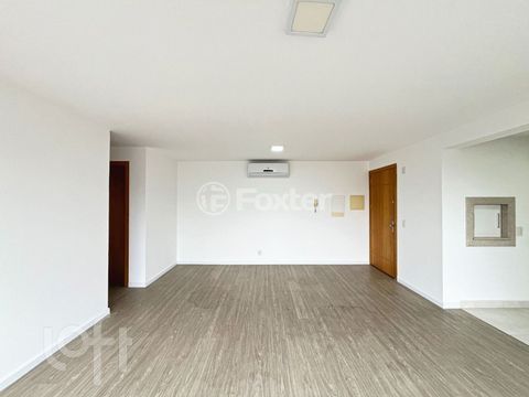 Image 3 - 895712
