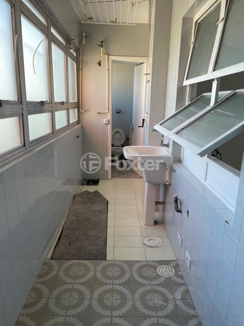 Image 9 - 895713