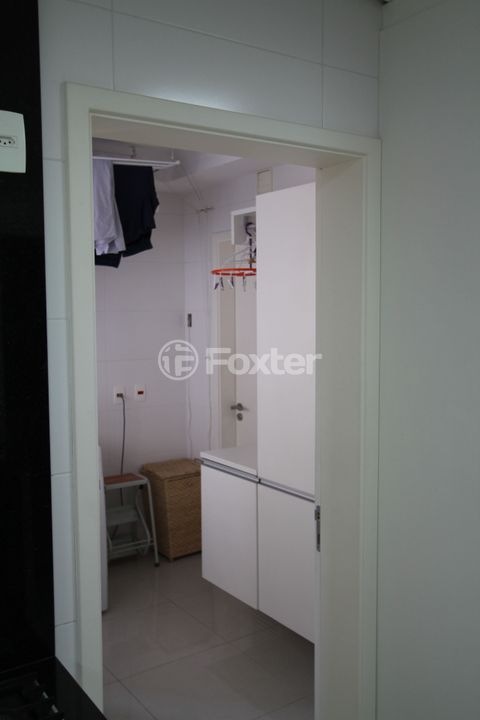 Image 7 - 895729