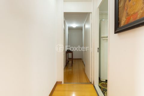 Image 6 - 895747
