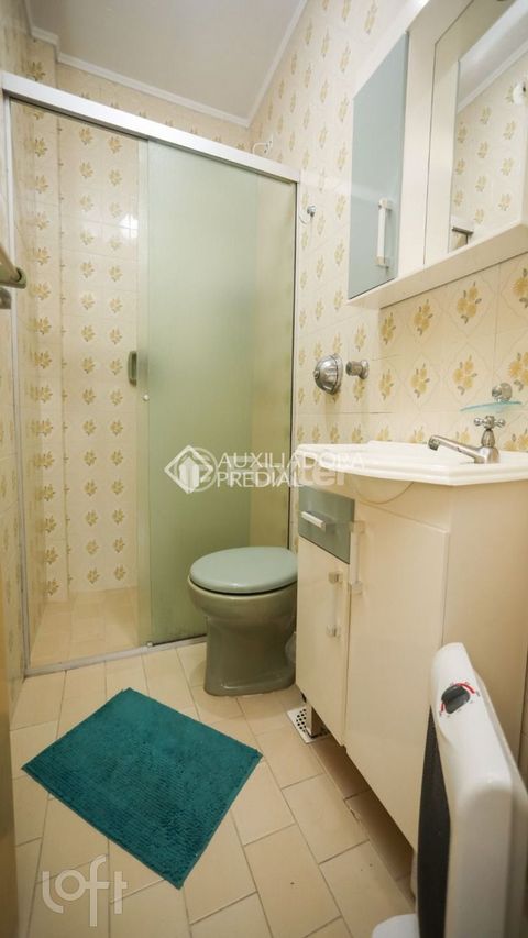 Image 9 - 895800