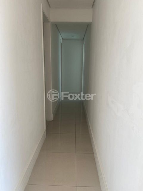 Image 4 - 895821