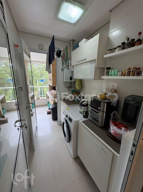 Image 9 - 895840