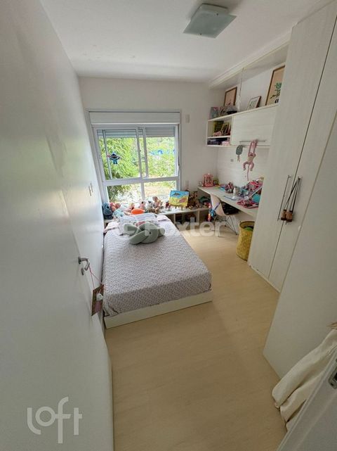 Image 13 - 895840