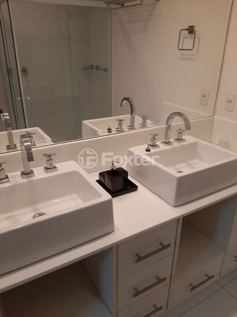 Image 8 - 895911