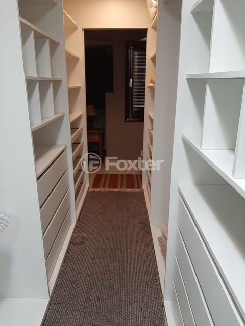 Image 7 - 895911