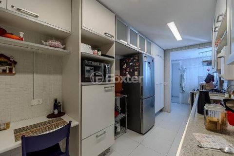 Image 7 - 895915