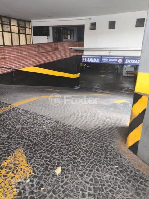 Image 7 - 895921
