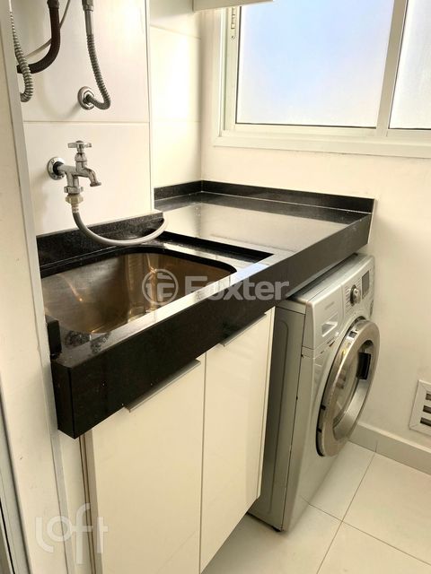 Image 8 - 895928