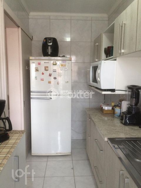 Image 8 - 895946