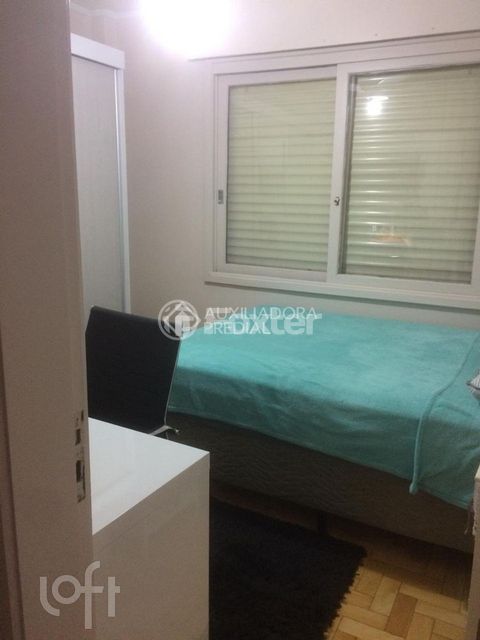 Image 7 - 895946