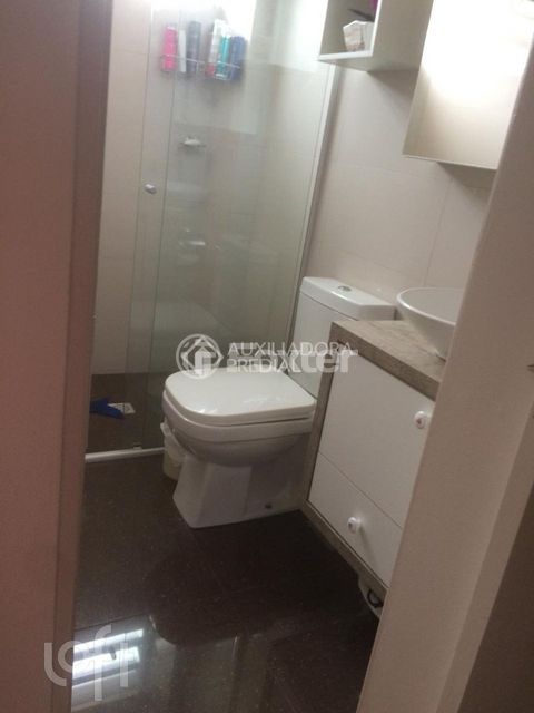 Image 9 - 895946