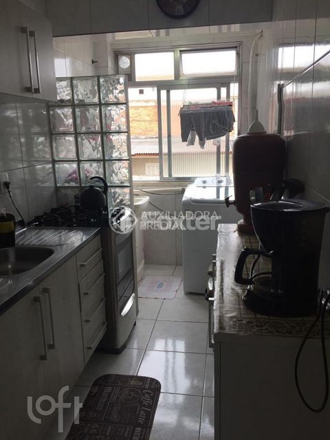 Image 4 - 895946