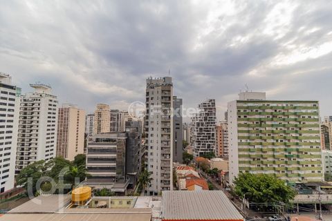 Image 11 - 895958