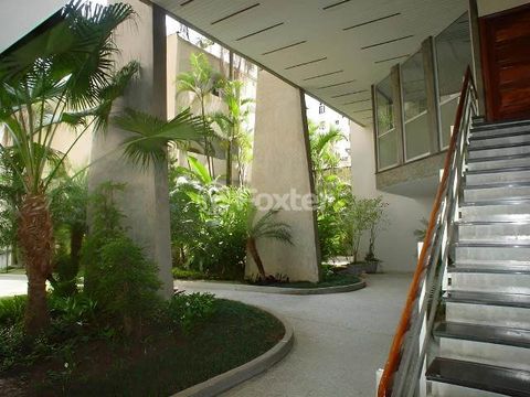 Image 5 - 895965