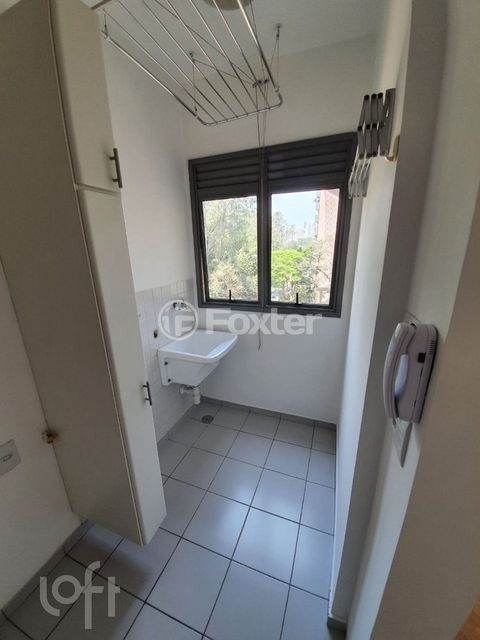 Image 3 - 895992