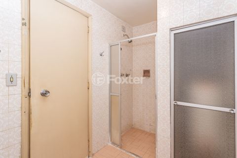 Image 7 - 896001