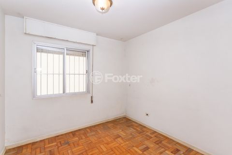 Image 11 - 896001
