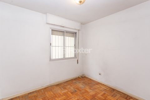 Image 16 - 896001
