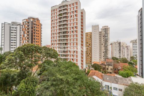 Image 7 - 896018