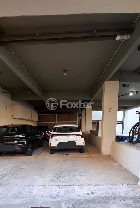 Image 6 - 896068